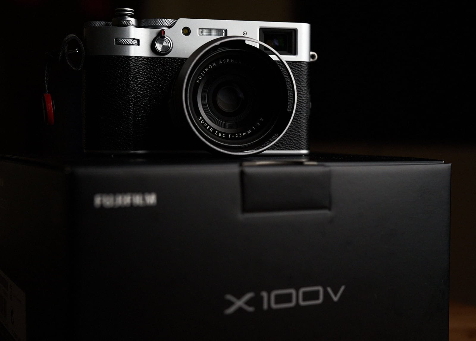 fujifilm-x100v-with-box