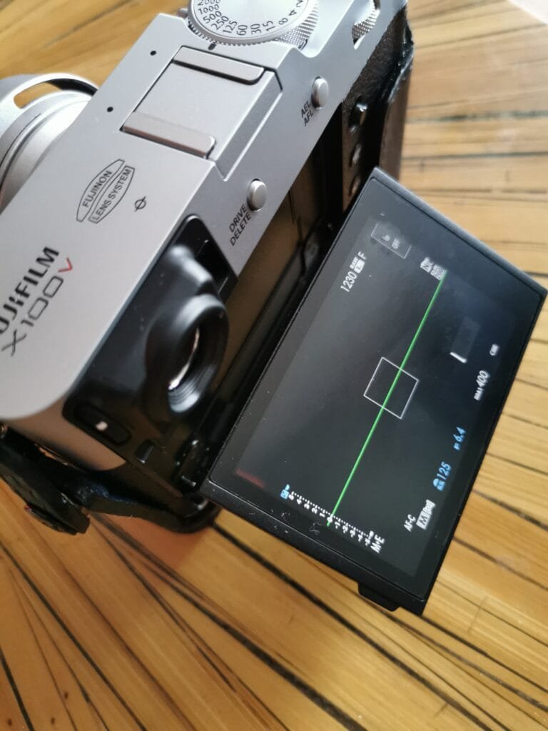 fujifilm-x100v-flip-screen