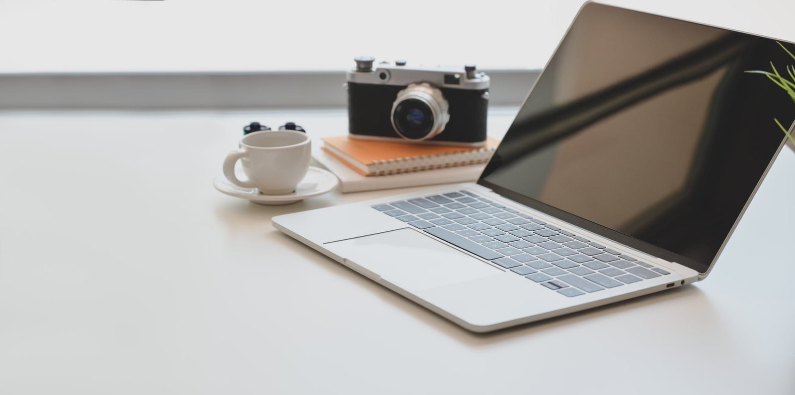 camera-laptop-coffee