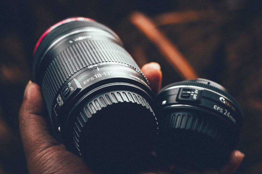 hand-holding-2-camera-lenses